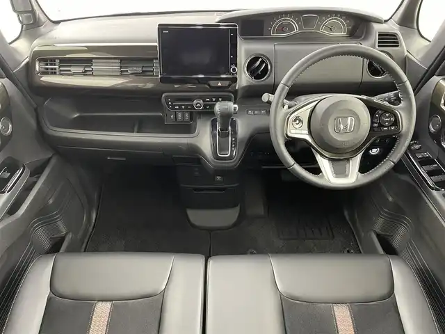 ホンダ Ｎ ＢＯＸ カスタム G L ターボ ホンダセンシング 福島県 2020(令2)年 3.7万km プラチナホワイトパール ホンダセンシング/・衝突軽減ブレーキ/・路外逸脱抑制装置/・レーダークルーズコントロール/・先行車発進お知らせ機能/・標識認識機能/純正8インチ大画面ナビ/・型番：VXU-207NBi/・フルセグTV/Bluetooth/CD/DVD/・バックカメラ/・ETC/・前後ドライブレコーダー/両側パワースライドドア/革巻きステアリング/・パドルシフト/・ステアリングリモコン/ハーフレザーシート/・シートヒーター(運転席/助手席)/プッシュスタート/・スマートキー/・スペアキー/LEDヘッドライト/・オートライト/純正フロアマット/ドアバイザー/取扱説明書/保証書