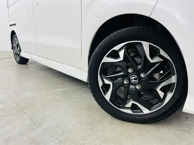 ホンダ Ｎ ＢＯＸ カスタム G L ターボ ホンダセンシング 福島県 2020(令2)年 3.7万km プラチナホワイトパール ホンダセンシング/・衝突軽減ブレーキ/・路外逸脱抑制装置/・レーダークルーズコントロール/・先行車発進お知らせ機能/・標識認識機能/純正8インチ大画面ナビ/・型番：VXU-207NBi/・フルセグTV/Bluetooth/CD/DVD/・バックカメラ/・ETC/・前後ドライブレコーダー/両側パワースライドドア/革巻きステアリング/・パドルシフト/・ステアリングリモコン/ハーフレザーシート/・シートヒーター(運転席/助手席)/プッシュスタート/・スマートキー/・スペアキー/LEDヘッドライト/・オートライト/純正フロアマット/ドアバイザー/取扱説明書/保証書