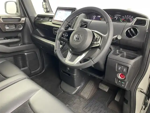 ホンダ Ｎ ＢＯＸ カスタム G L ターボ ホンダセンシング 福島県 2020(令2)年 3.7万km プラチナホワイトパール ホンダセンシング/・衝突軽減ブレーキ/・路外逸脱抑制装置/・レーダークルーズコントロール/・先行車発進お知らせ機能/・標識認識機能/純正8インチ大画面ナビ/・型番：VXU-207NBi/・フルセグTV/Bluetooth/CD/DVD/・バックカメラ/・ETC/・前後ドライブレコーダー/両側パワースライドドア/革巻きステアリング/・パドルシフト/・ステアリングリモコン/ハーフレザーシート/・シートヒーター(運転席/助手席)/プッシュスタート/・スマートキー/・スペアキー/LEDヘッドライト/・オートライト/純正フロアマット/ドアバイザー/取扱説明書/保証書