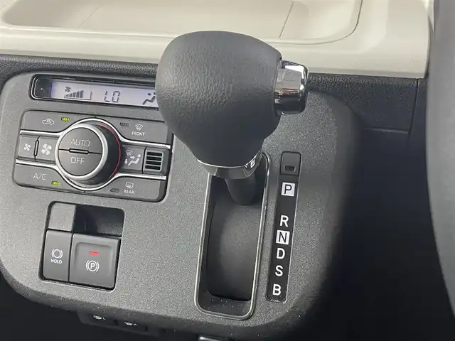 ダイハツ ムーヴ キャンバス ストライプス G 埼玉県 2024(令6)年 0.5万km シャイニングホワイトパール/スムーズグレーマイカメタリック 純正ナビ　Ｂｌｕｅｔｏｏｔｈ　フルセグ　ＤＶＤ／ＣＤ　ＵＳＢ　全方位カメラ　前席シートヒーター　両側パワースライドドア　ベンチシート　フルフラットシート　コーナーセンサー　ＬＥＤヘッドライト