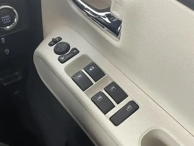 ダイハツ ムーヴ キャンバス ストライプス G 埼玉県 2024(令6)年 0.5万km シャイニングホワイトパール/スムーズグレーマイカメタリック 純正ナビ　Ｂｌｕｅｔｏｏｔｈ　フルセグ　ＤＶＤ／ＣＤ　ＵＳＢ　全方位カメラ　前席シートヒーター　両側パワースライドドア　ベンチシート　フルフラットシート　コーナーセンサー　ＬＥＤヘッドライト