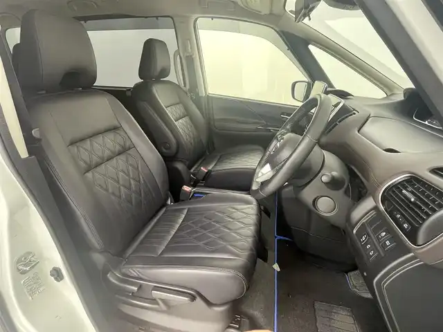 日産 セレナ e－パワー ハイウェイスター G 大阪府 2019(令1)年 6.8万km ブリリアントホワイトパール プロパイロット/　・インテリジェントエマージェンシーブレーキ/　・踏み間違い衝突防止アシスト/　・LDW（車線逸脱警報）/アルパイン１１インチSDナビ/　フルセグTV/CD/DVD/HDMI/AUX/アラウンドビューモニター/両側パワースライドドア/インテリジェントクルーズコントロール/LEDヘッドライト/オートライト/ハーフレザーシート/純正１６インチアルミホイール/デジタルインナーミラー/スマートキー/純正フロアマット