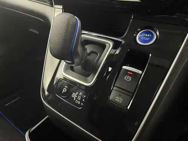 日産 セレナ e－パワー ハイウェイスター G 大阪府 2019(令1)年 6.8万km ブリリアントホワイトパール プロパイロット/　・インテリジェントエマージェンシーブレーキ/　・踏み間違い衝突防止アシスト/　・LDW（車線逸脱警報）/アルパイン１１インチSDナビ/　フルセグTV/CD/DVD/HDMI/AUX/アラウンドビューモニター/両側パワースライドドア/インテリジェントクルーズコントロール/LEDヘッドライト/オートライト/ハーフレザーシート/純正１６インチアルミホイール/デジタルインナーミラー/スマートキー/純正フロアマット