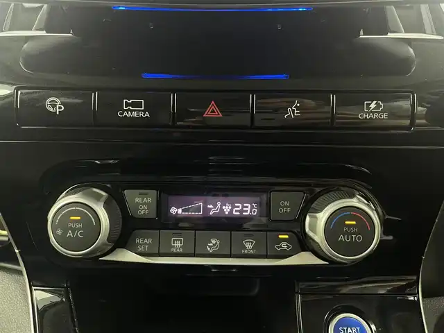 日産 セレナ e－パワー ハイウェイスター G 大阪府 2019(令1)年 6.8万km ブリリアントホワイトパール プロパイロット/　・インテリジェントエマージェンシーブレーキ/　・踏み間違い衝突防止アシスト/　・LDW（車線逸脱警報）/アルパイン１１インチSDナビ/　フルセグTV/CD/DVD/HDMI/AUX/アラウンドビューモニター/両側パワースライドドア/インテリジェントクルーズコントロール/LEDヘッドライト/オートライト/ハーフレザーシート/純正１６インチアルミホイール/デジタルインナーミラー/スマートキー/純正フロアマット