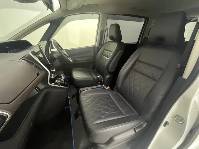 日産 セレナ e－パワー ハイウェイスター G 大阪府 2019(令1)年 6.8万km ブリリアントホワイトパール プロパイロット/　・インテリジェントエマージェンシーブレーキ/　・踏み間違い衝突防止アシスト/　・LDW（車線逸脱警報）/アルパイン１１インチSDナビ/　フルセグTV/CD/DVD/HDMI/AUX/アラウンドビューモニター/両側パワースライドドア/インテリジェントクルーズコントロール/LEDヘッドライト/オートライト/ハーフレザーシート/純正１６インチアルミホイール/デジタルインナーミラー/スマートキー/純正フロアマット