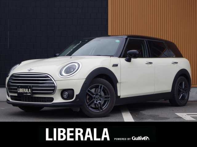 ＭＩＮＩ ＢＭＷ ミニ クラブマン クーパーD 埼玉県 2022(令4)年 3.6万km ペッパー・ホワイト ブラックハーフレザーシート /オートクルーズコントロール /インテリジェントセーフティ /ペッパーパッケージ /CarPlay /パークディスタンスコントロール /コンフォートアクセス /バックカメラ/iDriveナビ /ドラレコ /ETC/前席シートヒーター/Eurodesignホイール/スタットレス/テレビ付きですが、電波の問題で表示できるかわからない為/　一応チェックをはずしています。