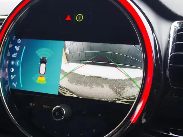 ＭＩＮＩ ＢＭＷ ミニ クラブマン クーパーD 埼玉県 2022(令4)年 3.6万km ペッパー・ホワイト ブラックハーフレザーシート /オートクルーズコントロール /インテリジェントセーフティ /ペッパーパッケージ /CarPlay /パークディスタンスコントロール /コンフォートアクセス /バックカメラ/iDriveナビ /ドラレコ /ETC/前席シートヒーター/Eurodesignホイール/スタットレス/テレビ付きですが、電波の問題で表示できるかわからない為/　一応チェックをはずしています。