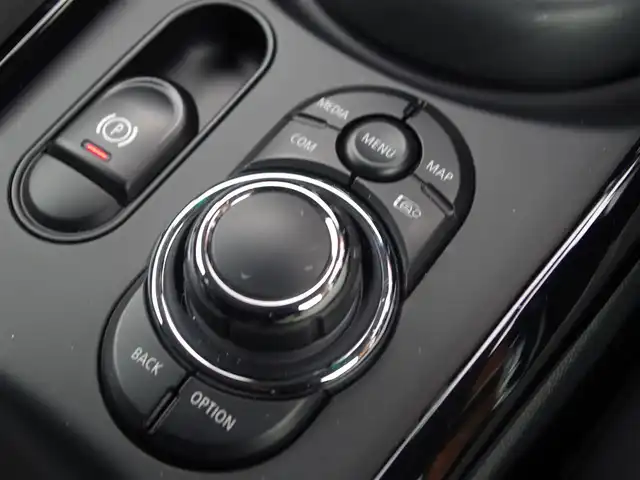ＭＩＮＩ ＢＭＷ ミニ クラブマン クーパーD 埼玉県 2022(令4)年 3.6万km ペッパー・ホワイト ブラックハーフレザーシート /オートクルーズコントロール /インテリジェントセーフティ /ペッパーパッケージ /CarPlay /パークディスタンスコントロール /コンフォートアクセス /バックカメラ/iDriveナビ /ドラレコ /ETC/前席シートヒーター/Eurodesignホイール/スタットレス/テレビ付きですが、電波の問題で表示できるかわからない為/　一応チェックをはずしています。