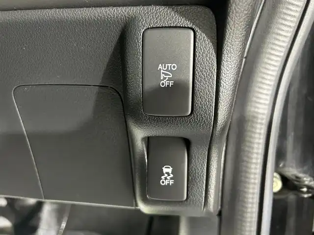 ホンダ Ｎ ＢＯＸ カスタム SSブラックSパッケージ 佐賀県 2016(平28)年 5.6万km クリスタルブラックパール 純正8インチナビ/フルセグTV/CD/DVD/Bluetooth/バックカメラ/横滑り防止装置/オートライト/HIDヘッドライト/フォグライト/ビルトインETC/両側パワースライドドア/運転席・助手席シートヒーター/後席サンシェード/シートバックテーブル/純正フロアマット/ISOFIX対応シート/電動格納ミラー/純正14インチアルミホイール