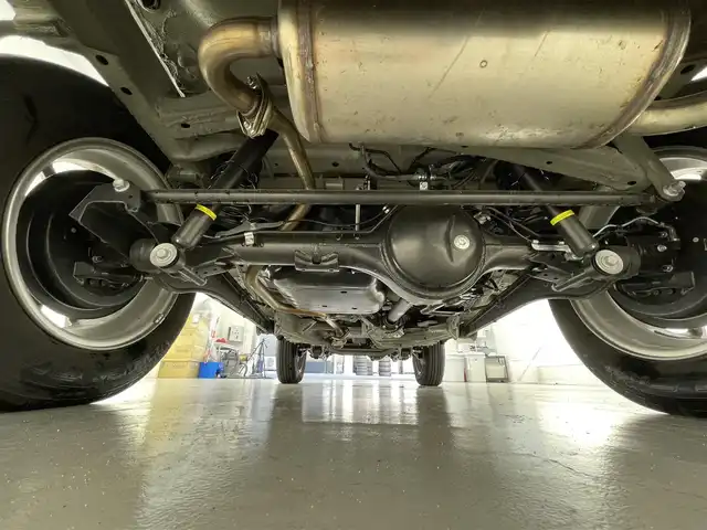 スズキ ジムニー XC 滋賀県 2023(令5)年 0.2万km ジャングルグリーン 禁煙車/社外ナビ/Bluetooth/バックカメラ/ドライブレコーダー/ＬＥＤライト/シートヒーター/スズキセーフティサポート/・デュアルセンサーブレーキサポート/・誤発進抑制機能/・車線逸脱警報機能/・ふらつき警報機能/・先行車発進お知らせ機能/・標識認識機能/・ハイビームアシスト/クルーズコントロール/電動格納ミラー/スマートキー/電動格納ミラー/革巻ステアリング/ステアリングスイッチ