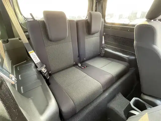 スズキ ジムニー XC 滋賀県 2023(令5)年 0.2万km ジャングルグリーン 禁煙車/社外ナビ/Bluetooth/バックカメラ/ドライブレコーダー/ＬＥＤライト/シートヒーター/スズキセーフティサポート/・デュアルセンサーブレーキサポート/・誤発進抑制機能/・車線逸脱警報機能/・ふらつき警報機能/・先行車発進お知らせ機能/・標識認識機能/・ハイビームアシスト/クルーズコントロール/電動格納ミラー/スマートキー/電動格納ミラー/革巻ステアリング/ステアリングスイッチ