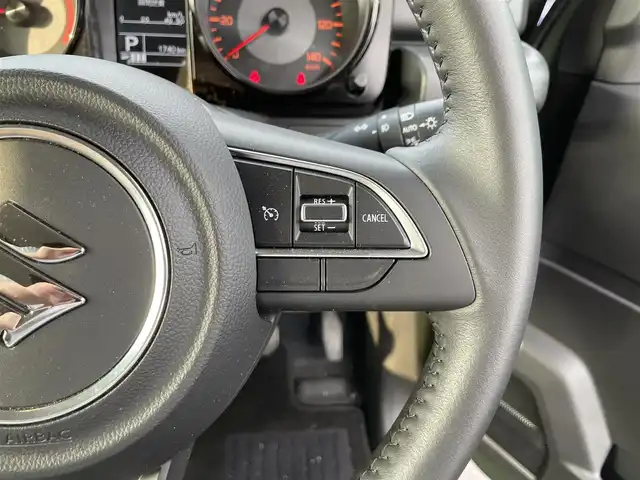 スズキ ジムニー XC 滋賀県 2023(令5)年 0.2万km ジャングルグリーン 禁煙車/社外ナビ/Bluetooth/バックカメラ/ドライブレコーダー/ＬＥＤライト/シートヒーター/スズキセーフティサポート/・デュアルセンサーブレーキサポート/・誤発進抑制機能/・車線逸脱警報機能/・ふらつき警報機能/・先行車発進お知らせ機能/・標識認識機能/・ハイビームアシスト/クルーズコントロール/電動格納ミラー/スマートキー/電動格納ミラー/革巻ステアリング/ステアリングスイッチ