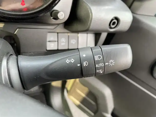 スズキ ジムニー XC 滋賀県 2023(令5)年 0.2万km ジャングルグリーン 禁煙車/社外ナビ/Bluetooth/バックカメラ/ドライブレコーダー/ＬＥＤライト/シートヒーター/スズキセーフティサポート/・デュアルセンサーブレーキサポート/・誤発進抑制機能/・車線逸脱警報機能/・ふらつき警報機能/・先行車発進お知らせ機能/・標識認識機能/・ハイビームアシスト/クルーズコントロール/電動格納ミラー/スマートキー/電動格納ミラー/革巻ステアリング/ステアリングスイッチ