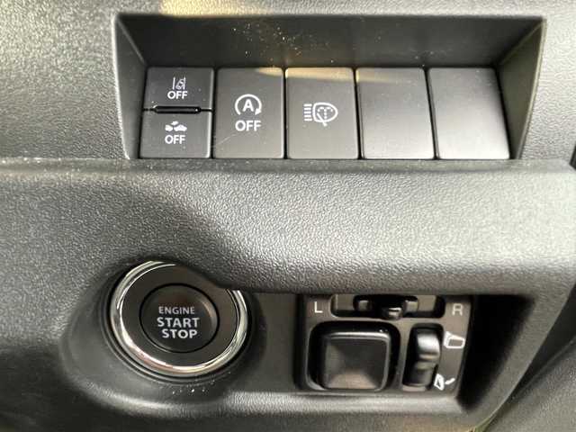 スズキ ジムニー XC 滋賀県 2023(令5)年 0.2万km ジャングルグリーン 禁煙車/社外ナビ/Bluetooth/バックカメラ/ドライブレコーダー/ＬＥＤライト/シートヒーター/スズキセーフティサポート/・デュアルセンサーブレーキサポート/・誤発進抑制機能/・車線逸脱警報機能/・ふらつき警報機能/・先行車発進お知らせ機能/・標識認識機能/・ハイビームアシスト/クルーズコントロール/電動格納ミラー/スマートキー/電動格納ミラー/革巻ステアリング/ステアリングスイッチ