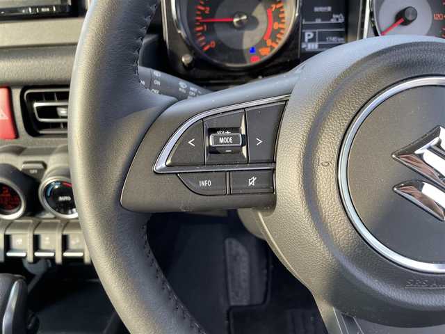 スズキ ジムニー XC 滋賀県 2023(令5)年 0.2万km ジャングルグリーン 禁煙車/社外ナビ/Bluetooth/バックカメラ/ドライブレコーダー/ＬＥＤライト/シートヒーター/スズキセーフティサポート/・デュアルセンサーブレーキサポート/・誤発進抑制機能/・車線逸脱警報機能/・ふらつき警報機能/・先行車発進お知らせ機能/・標識認識機能/・ハイビームアシスト/クルーズコントロール/電動格納ミラー/スマートキー/電動格納ミラー/革巻ステアリング/ステアリングスイッチ