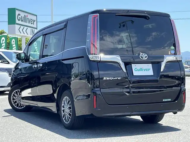 トヨタ エスクァイア Gi プレミアムパッケージ ブラックテーラード 奈良県 2020(令2)年 7.7万km ブラック 専用黒革＋スウェードシート /コンビステアリング /純正ナビ [NSZT-Y68T]/(BT/DVD/CD)/ビルトインETC /バックカメラ /フルセグTV /ステアリングヒーター /三眼ヘッドライト /シートヒーター /社外15型AW /衝突被害軽減システム