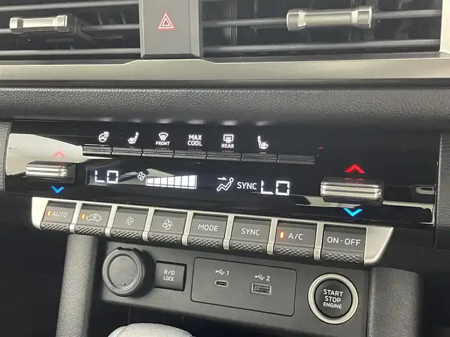 三菱 トライトン GSR 茨城県 2024(令6)年 0.4万km オレンジ 純正ディスプレイオーディオ/・ナビキット（機能）あり/全方位カメラ/フルセグ再生可/レーダークルーズコントロール/クリアランスソナー/ステアリングヒーター/ブラインドスポットモニター/レザーシート/シートヒーター/純正アルミホイール/純正フロアマット