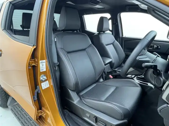 三菱 トライトン GSR 茨城県 2024(令6)年 0.4万km オレンジ 純正ディスプレイオーディオ/・ナビキット（機能）あり/全方位カメラ/フルセグ再生可/レーダークルーズコントロール/クリアランスソナー/ステアリングヒーター/ブラインドスポットモニター/レザーシート/シートヒーター/純正アルミホイール/純正フロアマット
