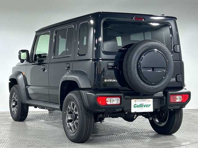 スズキ ジムニー ノマド FC 神奈川県 2025(令7)年 0.1万km未満 黒 登録済未使用車/スズキセーフティサポート/・デュアルセンサーブレーキサポート/・誤発進抑制機能/・車線逸脱警報機能/・ふらつき警報機能/・標識認識機能/・ハイビームアシスト/・先行車発進お知らせ機能/レーダークルーズコントロール/4WD/シートヒーター(D/N)/スマートキー/スペアキー/プッシュスタートボタン/革巻きステアリング/ステアリングスイッチ/Autoライト/アイドリングストップ機能/コーナーセンサー/ヘッドライトウォッシャー/ヘッドライトレベライザー/LEDヘッドライト/フォグランプ/電動格納ミラー/ウィンカーミラー/ミラーヒーター/背面タイヤ/純正アルミホイール