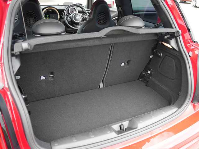 ＭＩＮＩ ミニ ジョンクーパーワークス 静岡県 2019(令1)年 5.9万km チリ・レッド LCiモデル/インテリジェントセーフティ /軽減ブレーキ アクティブクルーズコントロール/ハーフレザーシート シートヒーター /タッチパネルモニター/純正HDDナビ Bluetooth/バックカメラ/コンフォートアクセス/ブラックエクステリアトリム/１８インチアロイホイール/ヘッドアップディスプレイ/ミラー一体型DSRCETC/GPSレーダー/ガラスフィルム施工