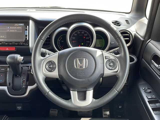 ホンダ Ｎ ＢＯＸ G ターボ Lパッケージ 新潟県 2014(平26)年 8.7万km プレミアムホワイトパール 純正SDナビ(VXM-142VFi)/CD/DVD/BT/フルセグテレビ/バックカメラ/ETC/ドライブレコーダー/クルーズコントロール/両側パワースライドドア/ベンチシート/革調シートカバー/ステアリングスイッチ/パドルシフト/スマートキー/プッシュスタート/キセノンヘッドライト/オートライト/社外14インチアルミホイール/純正14インチAW夏タイヤ車載