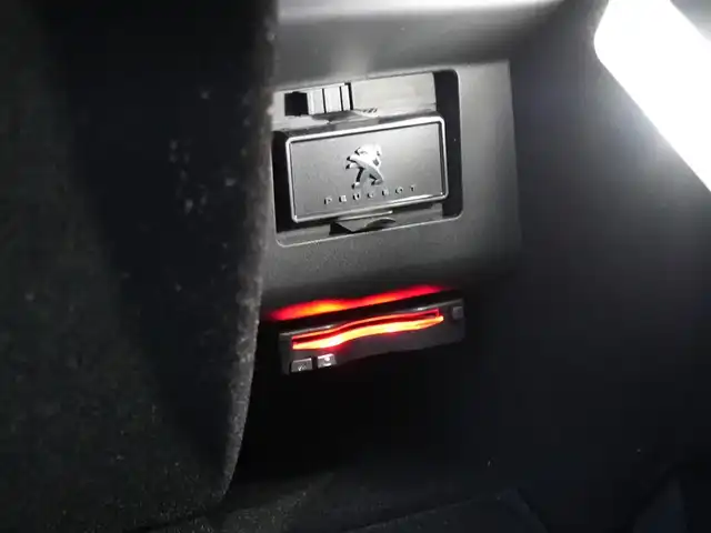 プジョー ５００８ GT ブルーHDi 静岡県 2019(令1)年 4.4万km アマゾナイトグレー アクティブセーフティ/衝突軽減ブレーキACC/レーンキープ ブラインドスポットモニター/ファーストクラスパッケージ/ハーフレザーシート シートヒーター /運転席メモリーパワーシート　マッサージ/アンビエンスライト/パノラマサンルーフ /パノラマビューカメラ/パヒュームデュヒューザー/ワイヤレス充電/インテリジェントHiビーム/ドライブレコーダー