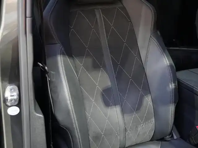 プジョー ５００８ GT ブルーHDi 静岡県 2019(令1)年 4.4万km アマゾナイトグレー アクティブセーフティ/衝突軽減ブレーキACC/レーンキープ ブラインドスポットモニター/ファーストクラスパッケージ/ハーフレザーシート シートヒーター /運転席メモリーパワーシート　マッサージ/アンビエンスライト/パノラマサンルーフ /パノラマビューカメラ/パヒュームデュヒューザー/ワイヤレス充電/インテリジェントHiビーム/ドライブレコーダー