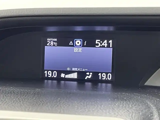 トヨタ ヴォクシー ZS GRスポーツ 埼玉県 2019(平31)年 3.2万km ホワイトパールクリスタルシャイン エアロ　/純正１０インチナビ　/純正１２．１インチフリップダウンモニター　/バックカメラ　/ビルトインＥＴＣ　/前後ドラレコ　/トヨタセーフティセンス　/純正アルミホイール　/ＬＥＤライト　/両側パワースライドドア