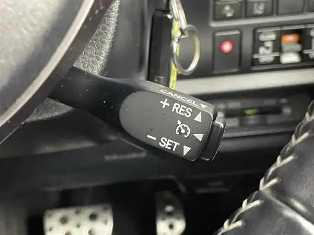 トヨタ ヴォクシー ZS GRスポーツ 埼玉県 2019(平31)年 3.2万km ホワイトパールクリスタルシャイン エアロ　/純正１０インチナビ　/純正１２．１インチフリップダウンモニター　/バックカメラ　/ビルトインＥＴＣ　/前後ドラレコ　/トヨタセーフティセンス　/純正アルミホイール　/ＬＥＤライト　/両側パワースライドドア