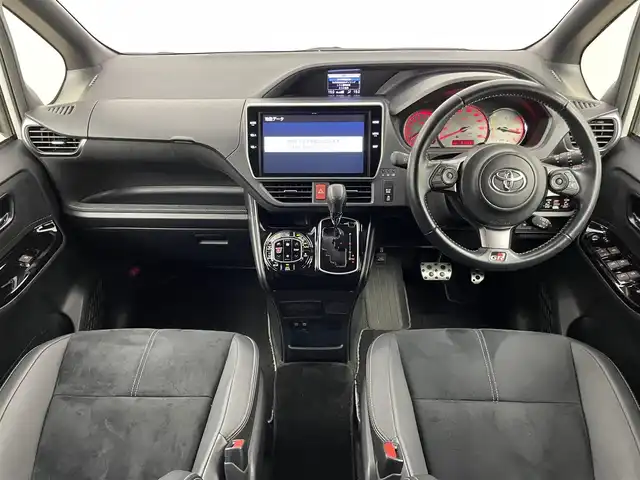 トヨタ ヴォクシー ZS GRスポーツ 埼玉県 2019(平31)年 3.2万km ホワイトパールクリスタルシャイン エアロ　/純正１０インチナビ　/純正１２．１インチフリップダウンモニター　/バックカメラ　/ビルトインＥＴＣ　/前後ドラレコ　/トヨタセーフティセンス　/純正アルミホイール　/ＬＥＤライト　/両側パワースライドドア