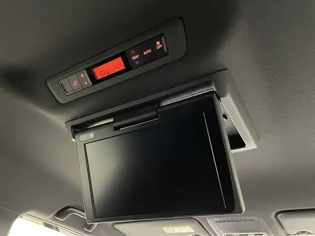 トヨタ ヴォクシー ZS GRスポーツ 埼玉県 2019(平31)年 3.2万km ホワイトパールクリスタルシャイン エアロ　/純正１０インチナビ　/純正１２．１インチフリップダウンモニター　/バックカメラ　/ビルトインＥＴＣ　/前後ドラレコ　/トヨタセーフティセンス　/純正アルミホイール　/ＬＥＤライト　/両側パワースライドドア