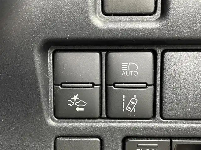 トヨタ ヴォクシー ZS GRスポーツ 埼玉県 2019(平31)年 3.2万km ホワイトパールクリスタルシャイン エアロ　/純正１０インチナビ　/純正１２．１インチフリップダウンモニター　/バックカメラ　/ビルトインＥＴＣ　/前後ドラレコ　/トヨタセーフティセンス　/純正アルミホイール　/ＬＥＤライト　/両側パワースライドドア