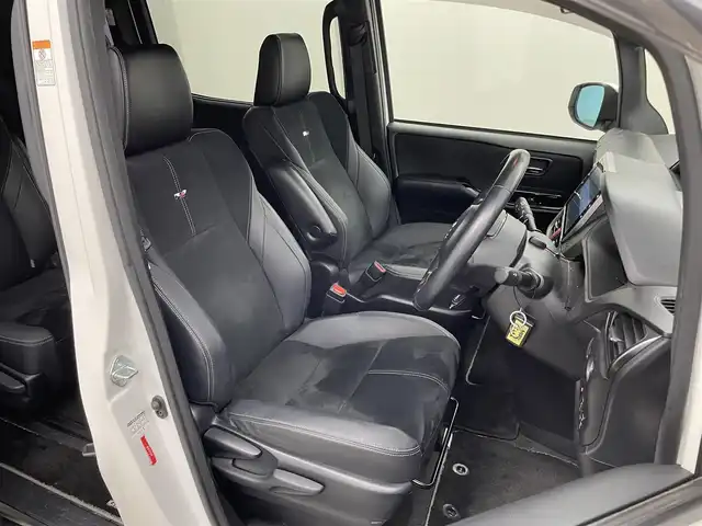 トヨタ ヴォクシー ZS GRスポーツ 埼玉県 2019(平31)年 3.2万km ホワイトパールクリスタルシャイン エアロ　/純正１０インチナビ　/純正１２．１インチフリップダウンモニター　/バックカメラ　/ビルトインＥＴＣ　/前後ドラレコ　/トヨタセーフティセンス　/純正アルミホイール　/ＬＥＤライト　/両側パワースライドドア