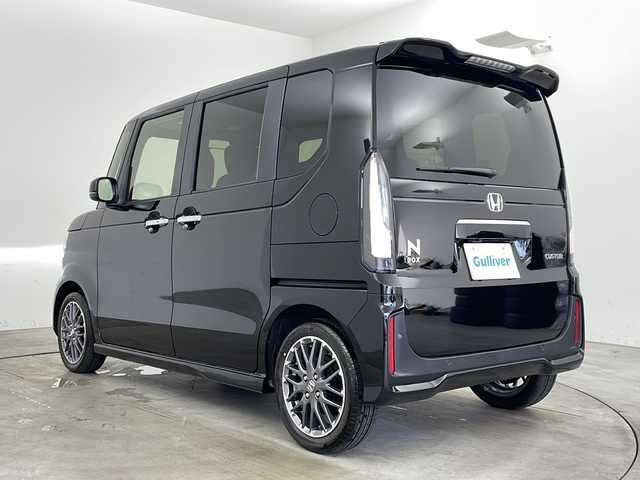 ホンダ Ｎ ＢＯＸ カスタム ターボ 兵庫県 2025(令7)年 0.1千km クリスタルブラックパール ・登録済未使用車/・純正ナビ/Bluetooth/USB/TV/・バックカメラ/・Honda SENSING/・衝突軽減ブレーキ/・先行車発進お知らせ機能/・歩行者事故低減ステアリング/・路外逸脱抑制機能/・標識認識機能/・渋滞追従機能付アダプティブクルーズコントロール/・車線維持支援システム/・オートハイビーム/・誤発進抑制機能/・後方誤発進抑制機能/・近距離衝突軽減ブレーキ/・横滑り防止装置/・パーキングセンサーシステム/・電動パーキングブレーキ/・ブレーキホールド/・両側パワースライドドア/・ハーフレザーシート/・前席シートヒーター/・ステアリングスイッチ/・パドルシフト/・LEDオートライト/・ヘッドライトレベライザー/・純正15インチアルミホイール