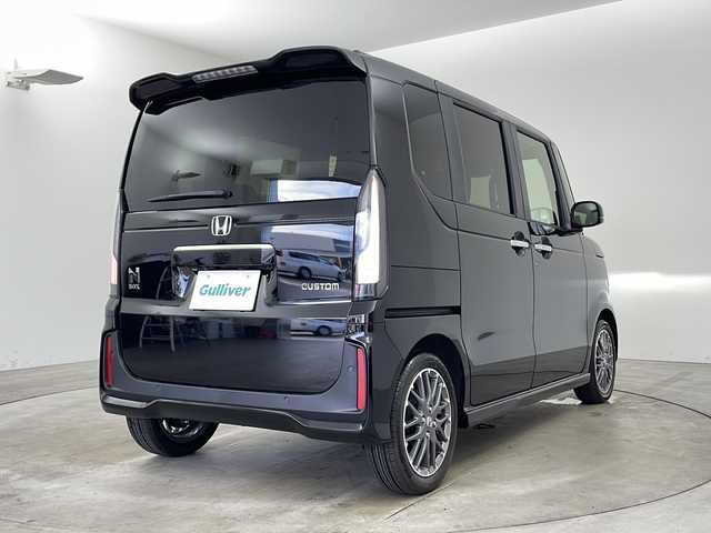 ホンダ Ｎ ＢＯＸ カスタム ターボ 兵庫県 2025(令7)年 0.1千km クリスタルブラックパール ・登録済未使用車/・純正ナビ/Bluetooth/USB/TV/・バックカメラ/・Honda SENSING/・衝突軽減ブレーキ/・先行車発進お知らせ機能/・歩行者事故低減ステアリング/・路外逸脱抑制機能/・標識認識機能/・渋滞追従機能付アダプティブクルーズコントロール/・車線維持支援システム/・オートハイビーム/・誤発進抑制機能/・後方誤発進抑制機能/・近距離衝突軽減ブレーキ/・横滑り防止装置/・パーキングセンサーシステム/・電動パーキングブレーキ/・ブレーキホールド/・両側パワースライドドア/・ハーフレザーシート/・前席シートヒーター/・ステアリングスイッチ/・パドルシフト/・LEDオートライト/・ヘッドライトレベライザー/・純正15インチアルミホイール