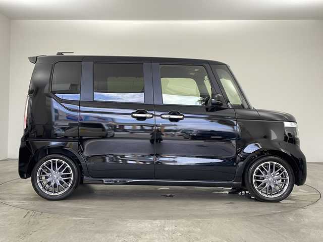 ホンダ Ｎ ＢＯＸ カスタム ターボ 兵庫県 2025(令7)年 0.1千km クリスタルブラックパール ・登録済未使用車/・純正ナビ/Bluetooth/USB/TV/・バックカメラ/・Honda SENSING/・衝突軽減ブレーキ/・先行車発進お知らせ機能/・歩行者事故低減ステアリング/・路外逸脱抑制機能/・標識認識機能/・渋滞追従機能付アダプティブクルーズコントロール/・車線維持支援システム/・オートハイビーム/・誤発進抑制機能/・後方誤発進抑制機能/・近距離衝突軽減ブレーキ/・横滑り防止装置/・パーキングセンサーシステム/・電動パーキングブレーキ/・ブレーキホールド/・両側パワースライドドア/・ハーフレザーシート/・前席シートヒーター/・ステアリングスイッチ/・パドルシフト/・LEDオートライト/・ヘッドライトレベライザー/・純正15インチアルミホイール