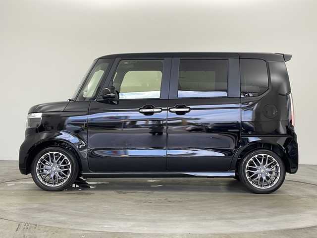 ホンダ Ｎ ＢＯＸ カスタム ターボ 兵庫県 2025(令7)年 0.1千km クリスタルブラックパール ・登録済未使用車/・純正ナビ/Bluetooth/USB/TV/・バックカメラ/・Honda SENSING/・衝突軽減ブレーキ/・先行車発進お知らせ機能/・歩行者事故低減ステアリング/・路外逸脱抑制機能/・標識認識機能/・渋滞追従機能付アダプティブクルーズコントロール/・車線維持支援システム/・オートハイビーム/・誤発進抑制機能/・後方誤発進抑制機能/・近距離衝突軽減ブレーキ/・横滑り防止装置/・パーキングセンサーシステム/・電動パーキングブレーキ/・ブレーキホールド/・両側パワースライドドア/・ハーフレザーシート/・前席シートヒーター/・ステアリングスイッチ/・パドルシフト/・LEDオートライト/・ヘッドライトレベライザー/・純正15インチアルミホイール