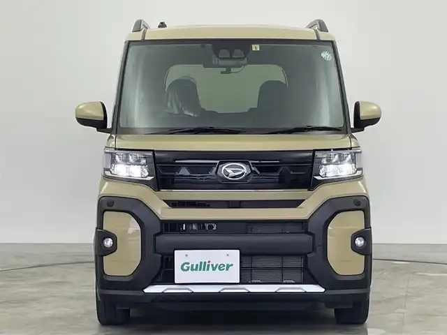 ダイハツ タント ファンクロスターボ 群馬県 2023(令5)年 2万km サンドベージュメタリック 社外８型ナビ　Ｂカメラ　スマアシ　衝突軽減　レーンキープ　ＡＨＢ　コーナーセンサー　社外電子ミラー　前後ドラレコ　ビルトインＥＴＣ　シートヒーター　ＬＥＤヘッド　プッシュスタート　純正アルミ　禁煙車
