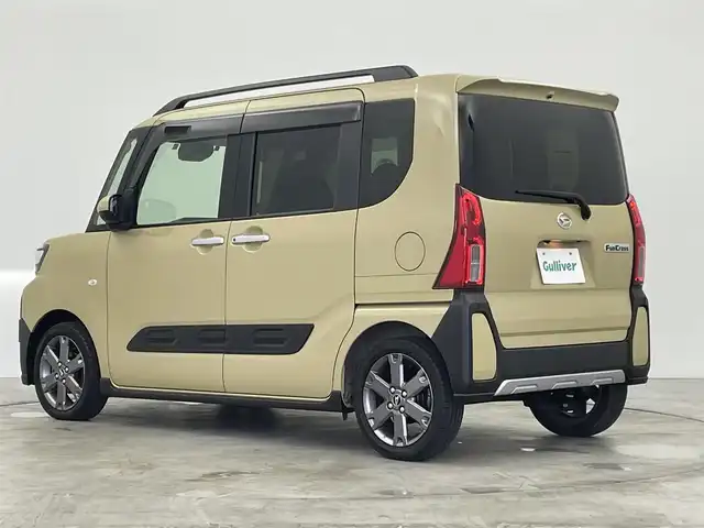 ダイハツ タント ファンクロスターボ 群馬県 2023(令5)年 2万km サンドベージュメタリック 社外８型ナビ　Ｂカメラ　スマアシ　衝突軽減　レーンキープ　ＡＨＢ　コーナーセンサー　社外電子ミラー　前後ドラレコ　ビルトインＥＴＣ　シートヒーター　ＬＥＤヘッド　プッシュスタート　純正アルミ　禁煙車