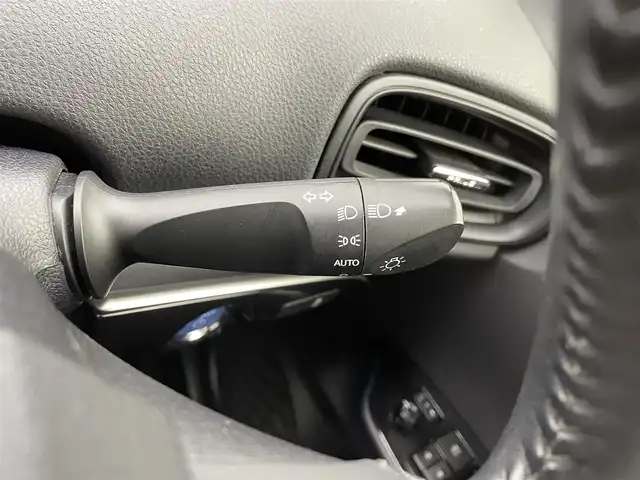トヨタ プリウス S 宮城県 2016(平28)年 7.3万km ホワイトパールクリスタルシャイン パナソニック9インチフローティングナビ/(CN-F1D9GD)//フルセグ//Bluetooth//社外エアロ//プッシュスタート//スマートキー//純正マット//ETC//LEDヘッドライト//LEDフォグライト//オートエアコン