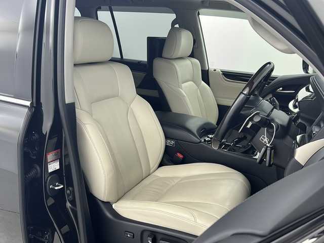 レクサス ＬＸ 570 宮城県 2016(平28)年 4.9万km スターライトブラックガラスフレーク マークレビンソンサウンド/ムーンルーフ/リアシートエンターテインメントシステム/モデリスタエアロ（F.R）/クーラーボックス/車高調整（純正エアーサスペンション）/パノラミックビューモニター/Lexus Safety System＋/・プリクラッシュセーフティ/・レーンディパーチャーアラート/・レーダークルーズコントロール/・オートマチックハイビーム/ブラインドスポットモニター/ヘッドアップディスプレイ/電動リアゲート/メーカーOPナビ/・BT.CD.DVD.Blu-ray.USB.SD/・フルセグTV/レザーシート/・前席パワーシート/・D席シートメモリー/・1.2列目シートヒーター/・1.2列目シートベンチレーション/ウッドコンビステアリング/・ステアリングヒーター/・パドルシフト/・ステアリングスイッチ/ビルトインETC2.0/純正ドライブレコーダ（F）/三眼LEDヘッドライト/LEDフォグライト/プッシュスタート/・スマートキー×2/・カードキー/アイドリングストップ/純正フロアマット/純正21インチAW/ドアバイザー/ロールサンシェード/ワイヤレス充電器/レーダー探知機