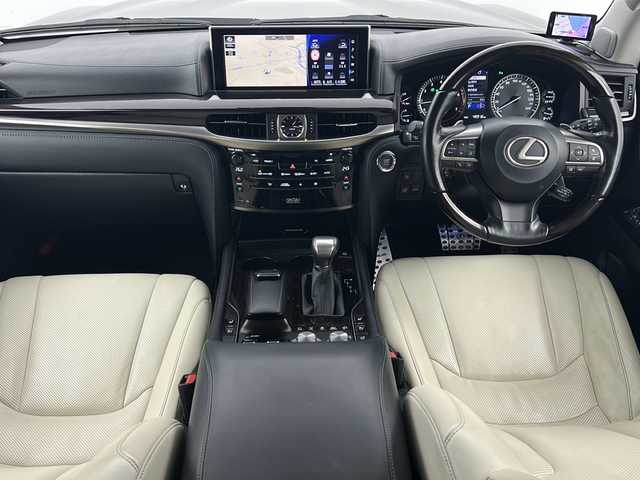 レクサス ＬＸ 570 宮城県 2016(平28)年 4.9万km スターライトブラックガラスフレーク マークレビンソンサウンド/ムーンルーフ/リアシートエンターテインメントシステム/モデリスタエアロ（F.R）/クーラーボックス/車高調整（純正エアーサスペンション）/パノラミックビューモニター/Lexus Safety System＋/・プリクラッシュセーフティ/・レーンディパーチャーアラート/・レーダークルーズコントロール/・オートマチックハイビーム/ブラインドスポットモニター/ヘッドアップディスプレイ/電動リアゲート/メーカーOPナビ/・BT.CD.DVD.Blu-ray.USB.SD/・フルセグTV/レザーシート/・前席パワーシート/・D席シートメモリー/・1.2列目シートヒーター/・1.2列目シートベンチレーション/ウッドコンビステアリング/・ステアリングヒーター/・パドルシフト/・ステアリングスイッチ/ビルトインETC2.0/純正ドライブレコーダ（F）/三眼LEDヘッドライト/LEDフォグライト/プッシュスタート/・スマートキー×2/・カードキー/アイドリングストップ/純正フロアマット/純正21インチAW/ドアバイザー/ロールサンシェード/ワイヤレス充電器/レーダー探知機