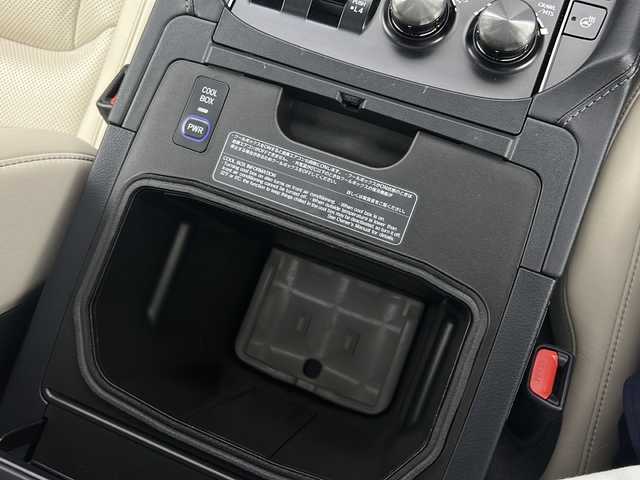 レクサス ＬＸ 570 宮城県 2016(平28)年 4.9万km スターライトブラックガラスフレーク マークレビンソンサウンド/ムーンルーフ/リアシートエンターテインメントシステム/モデリスタエアロ（F.R）/クーラーボックス/車高調整（純正エアーサスペンション）/パノラミックビューモニター/Lexus Safety System＋/・プリクラッシュセーフティ/・レーンディパーチャーアラート/・レーダークルーズコントロール/・オートマチックハイビーム/ブラインドスポットモニター/ヘッドアップディスプレイ/電動リアゲート/メーカーOPナビ/・BT.CD.DVD.Blu-ray.USB.SD/・フルセグTV/レザーシート/・前席パワーシート/・D席シートメモリー/・1.2列目シートヒーター/・1.2列目シートベンチレーション/ウッドコンビステアリング/・ステアリングヒーター/・パドルシフト/・ステアリングスイッチ/ビルトインETC2.0/純正ドライブレコーダ（F）/三眼LEDヘッドライト/LEDフォグライト/プッシュスタート/・スマートキー×2/・カードキー/アイドリングストップ/純正フロアマット/純正21インチAW/ドアバイザー/ロールサンシェード/ワイヤレス充電器/レーダー探知機