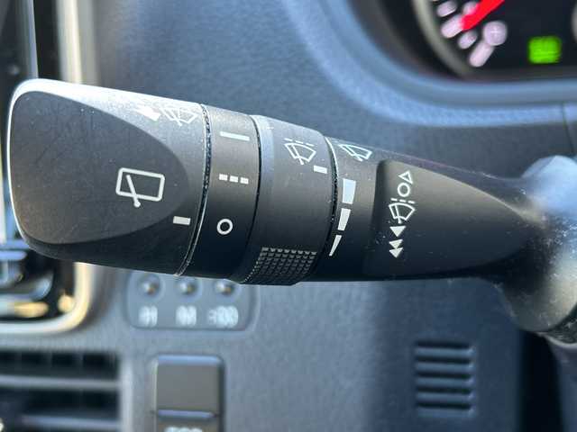 トヨタ ヴォクシー ZS 煌 大阪府 2015(平27)年 7.9万km ホワイトパールクリスタルシャイン 純正9型SDナビゲーション（NSZT-Y64T）/フルセグ/CD/DVD/AM・FM/SD/Bluetooth/バックカメラ/両側電動パワースライドドア/社外前ドライブレコーダー(DC-DR410)/純正ビルトインETC/オートライト/ECO MODE/アイドリングストップ/ステアリングスイッチ/スマートキー2本/プッシュスタート/LEDヘッドライト/純正16インチアルミホイール/純正フロアマット/横滑り防止装置/ドアバイザー