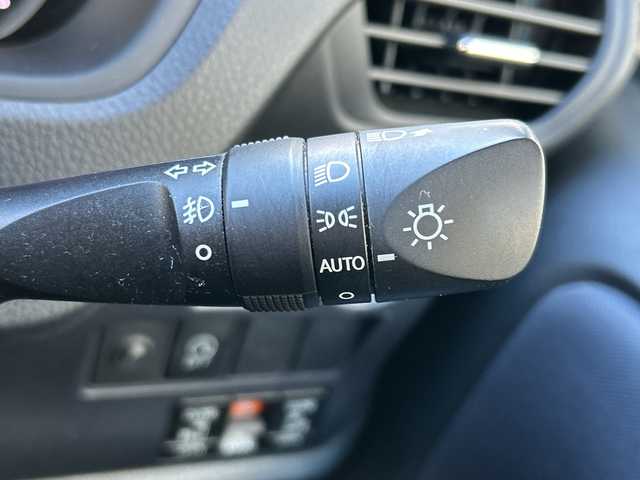 トヨタ ヴォクシー ZS 煌 大阪府 2015(平27)年 7.9万km ホワイトパールクリスタルシャイン 純正9型SDナビゲーション（NSZT-Y64T）/フルセグ/CD/DVD/AM・FM/SD/Bluetooth/バックカメラ/両側電動パワースライドドア/社外前ドライブレコーダー(DC-DR410)/純正ビルトインETC/オートライト/ECO MODE/アイドリングストップ/ステアリングスイッチ/スマートキー2本/プッシュスタート/LEDヘッドライト/純正16インチアルミホイール/純正フロアマット/横滑り防止装置/ドアバイザー