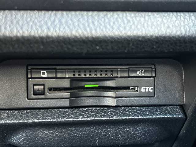 トヨタ ヴォクシー ZS 煌 大阪府 2015(平27)年 7.9万km ホワイトパールクリスタルシャイン 純正9型SDナビゲーション（NSZT-Y64T）/フルセグ/CD/DVD/AM・FM/SD/Bluetooth/バックカメラ/両側電動パワースライドドア/社外前ドライブレコーダー(DC-DR410)/純正ビルトインETC/オートライト/ECO MODE/アイドリングストップ/ステアリングスイッチ/スマートキー2本/プッシュスタート/LEDヘッドライト/純正16インチアルミホイール/純正フロアマット/横滑り防止装置/ドアバイザー