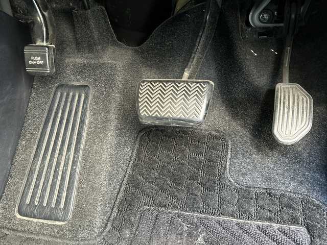 トヨタ ヴォクシー ZS 煌 大阪府 2015(平27)年 7.9万km ホワイトパールクリスタルシャイン 純正9型SDナビゲーション（NSZT-Y64T）/フルセグ/CD/DVD/AM・FM/SD/Bluetooth/バックカメラ/両側電動パワースライドドア/社外前ドライブレコーダー(DC-DR410)/純正ビルトインETC/オートライト/ECO MODE/アイドリングストップ/ステアリングスイッチ/スマートキー2本/プッシュスタート/LEDヘッドライト/純正16インチアルミホイール/純正フロアマット/横滑り防止装置/ドアバイザー