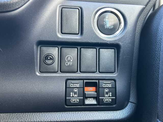 トヨタ ヴォクシー ZS 煌 大阪府 2015(平27)年 7.9万km ホワイトパールクリスタルシャイン 純正9型SDナビゲーション（NSZT-Y64T）/フルセグ/CD/DVD/AM・FM/SD/Bluetooth/バックカメラ/両側電動パワースライドドア/社外前ドライブレコーダー(DC-DR410)/純正ビルトインETC/オートライト/ECO MODE/アイドリングストップ/ステアリングスイッチ/スマートキー2本/プッシュスタート/LEDヘッドライト/純正16インチアルミホイール/純正フロアマット/横滑り防止装置/ドアバイザー