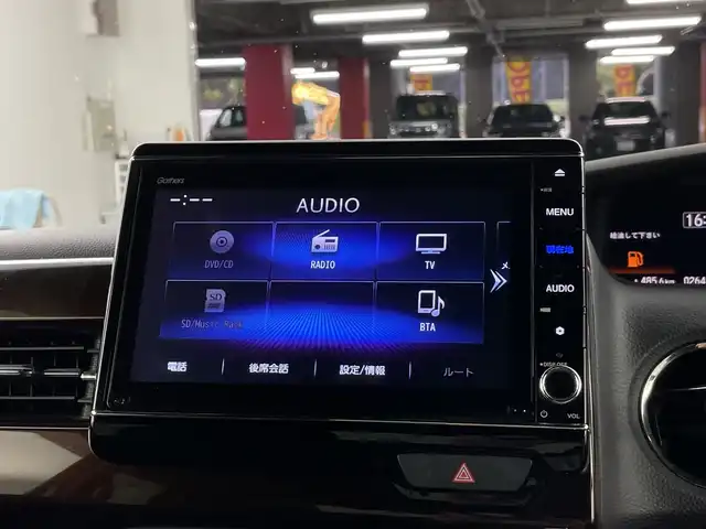 ホンダ Ｎ ＢＯＸ カスタム L ターボ 愛知県 2021(令3)年 2.7万km プラチナホワイトパール 禁煙車/ターボ/ワンオーナー/後期型/ツートンカラー/純正8インチナビ/（CD/DVD/Bluetooth/フルセグTV）/バックカメラ/ホンダセンシング/・衝突被害軽減ブレーキ/・レーダークルーズコントロール/・レーンキープアシスト/・パーキングセンサー/ETC/ドライブレコーダー/シートヒーター/ベンチシート/両側パワースライドドア/LEDヘッドライト/オートライト/フロントフォグランプ/純正15インチアルミホイール/純正フロアマット/スマートキー/プッシュスタート