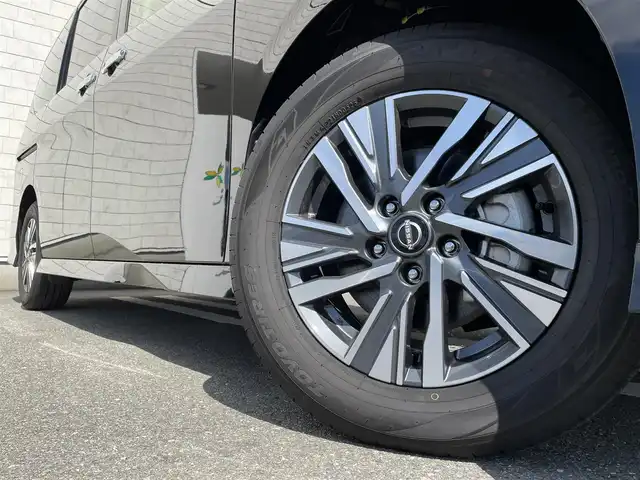 日産 セレナ e－パワー ハイウェイスター V 福岡県 2025(令7)年 0.1万km ダイヤモンドブラック 純正12.3型SDナビ(フルセグTV/HDMI/BT)アラウンドビューモニタープロパイロットエマージェンシーブレーキコーナーセンサーBSM両側パワスラ前後ドラレコETC2.0デジタルインナーミラーシートヒーターUSBポート、タイプC置くだけ充電ハンドルヒーター純正16インチアルミホイールスマートキープッシュスタート